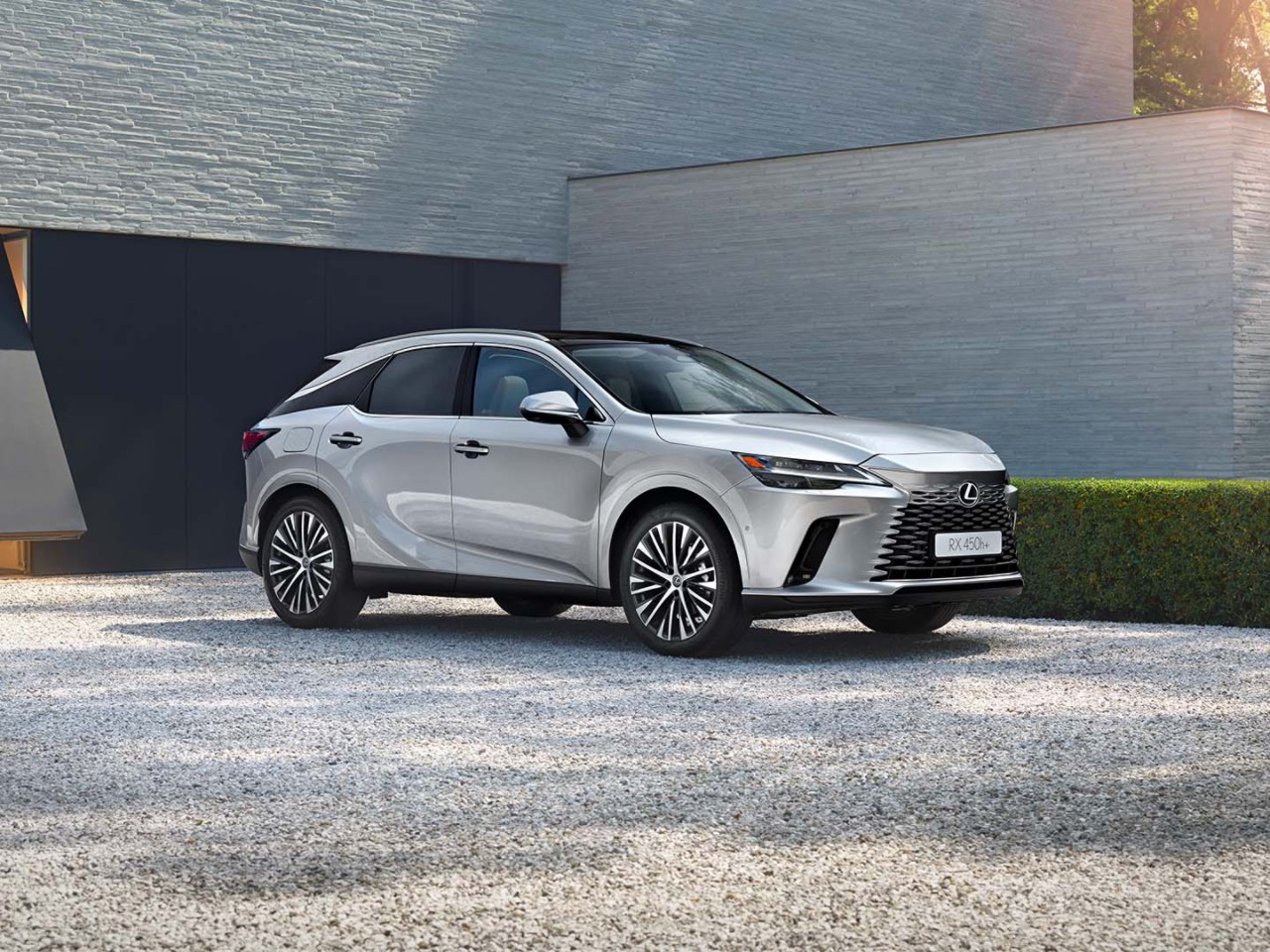 The Lexus RX 450h+ parked outside a builidng 