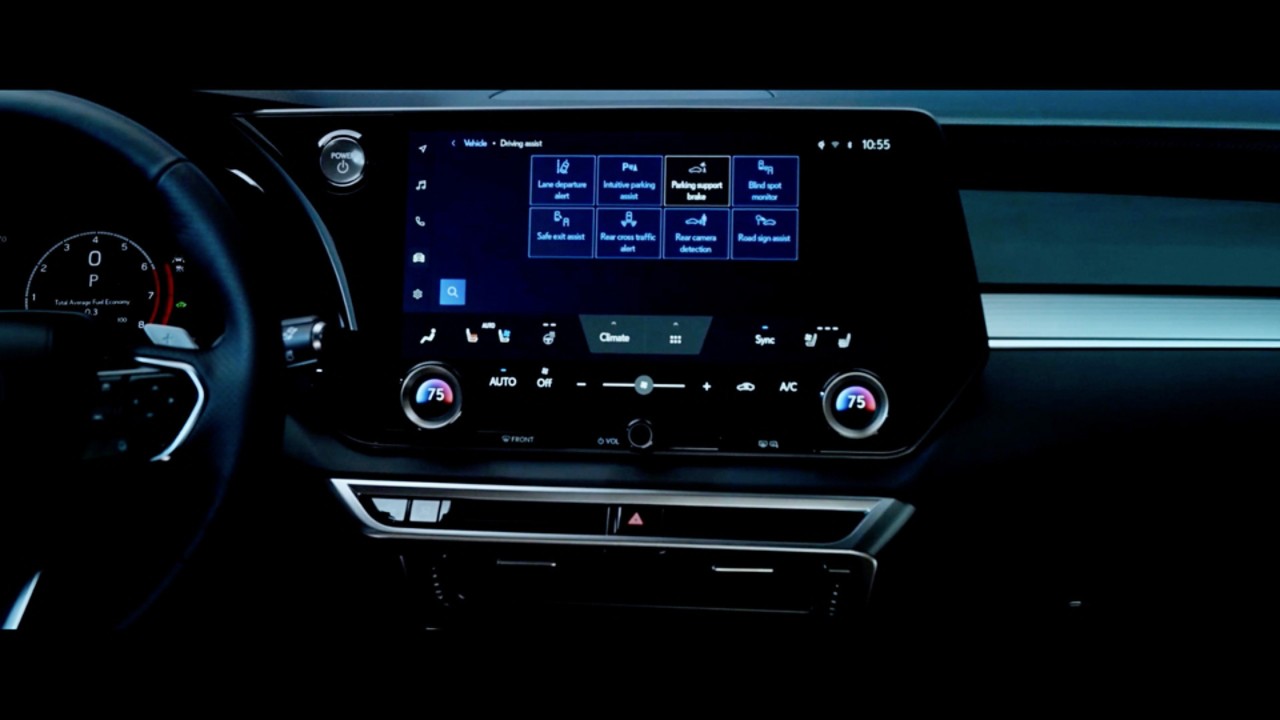 The Lexus RX steering wheel and multimedia screen